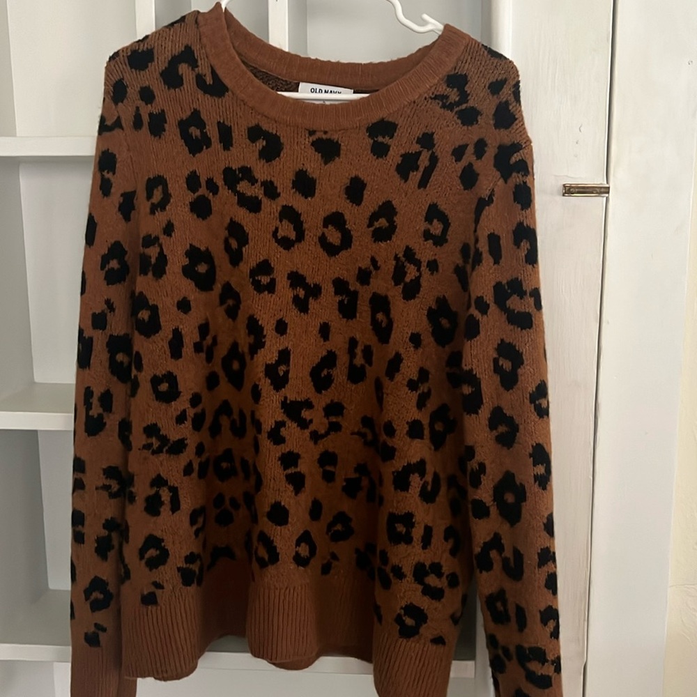 Old navy sweater worn 1-2x